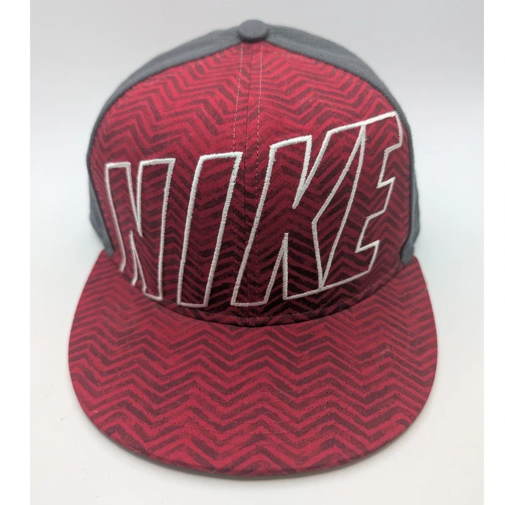 Nike Spellout Kids Snapback Hat Red‎ Chevron Grey Flat Brim Adjustable Cap OSFM